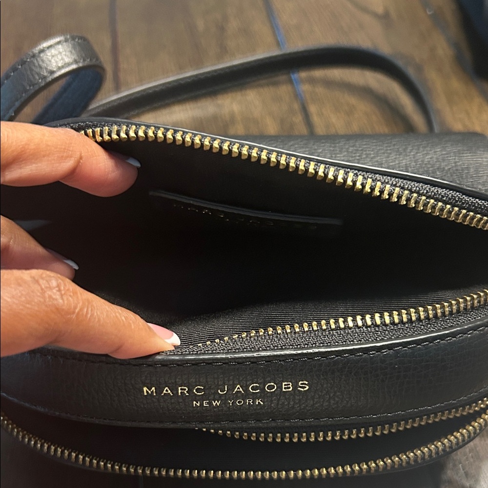 Marc Jacobs Black Leather Crossbody Bag - Picture 4 of 7